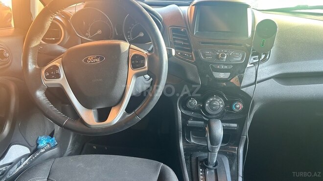 Ford Fiesta 2015, 122,000 km - 1.6 л - Bakı
