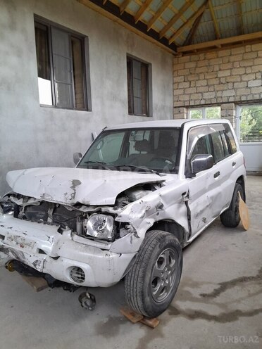Mitsubishi Pajero io 2001, 350,000 km - 2.0 l - Quba