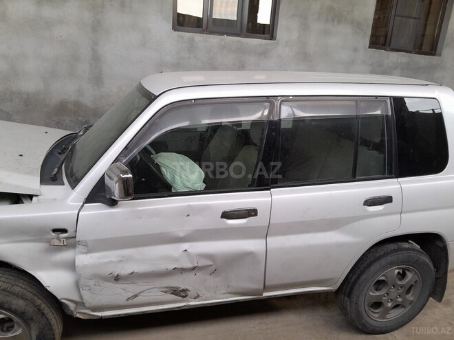Mitsubishi Pajero io 2001, 350,000 km - 2.0 l - Quba