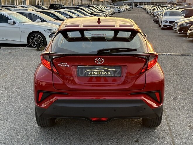 Toyota C-HR-10