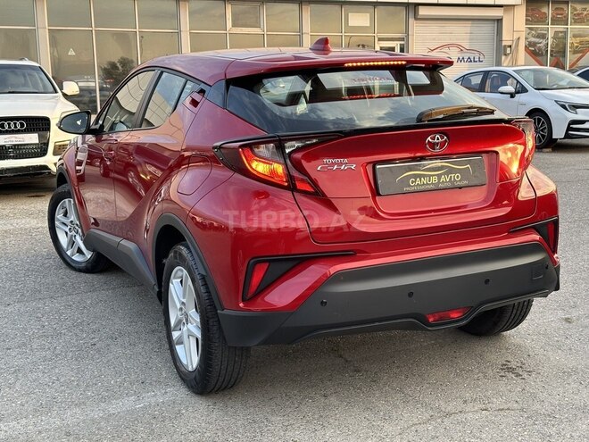 Toyota C-HR-8