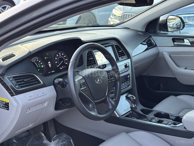 Hyundai Sonata-11