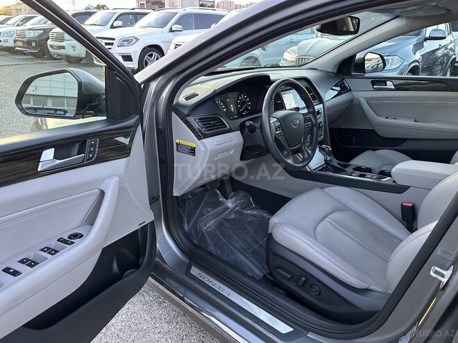 Hyundai Sonata-12