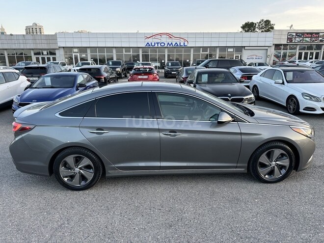 Hyundai Sonata-5
