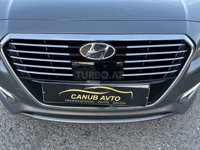Hyundai Sonata-23