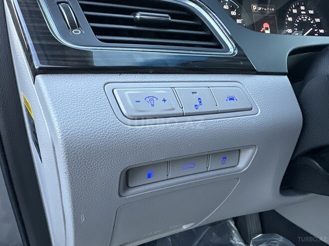 Hyundai Sonata-14