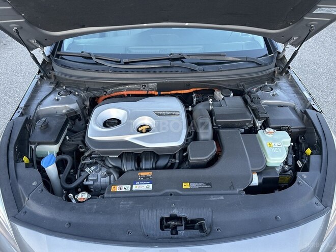 Hyundai Sonata-25