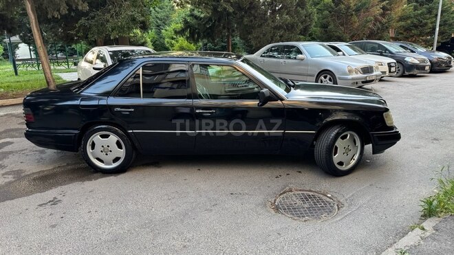 Mercedes E 280 1993, 282,000 km - 2.8 l - Bakı