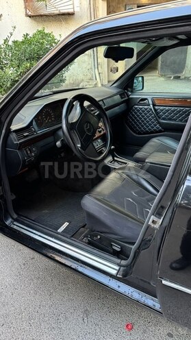 Mercedes E 280 1993, 282,000 km - 2.8 l - Bakı
