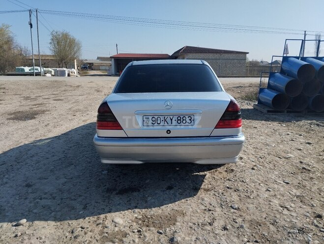 Mercedes C 200 2000, 372,232 km - 2.0 l - Salyan