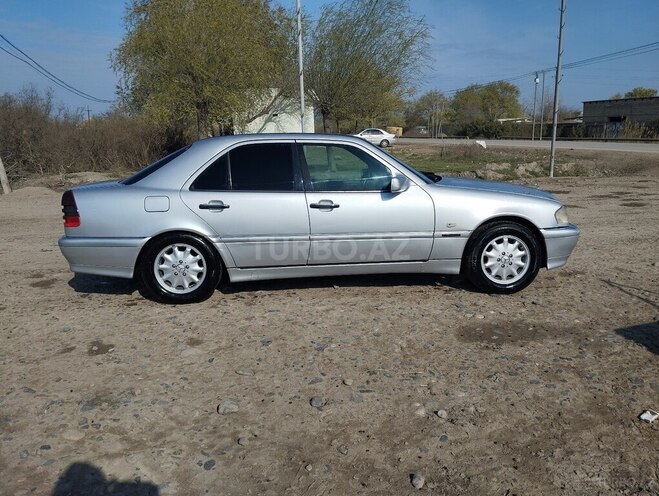 Mercedes C 200 2000, 372,232 km - 2.0 l - Salyan