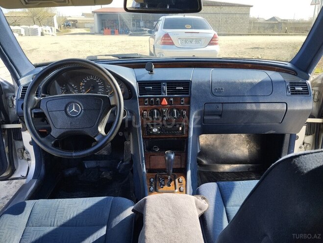Mercedes C 200 2000, 372,232 km - 2.0 l - Salyan