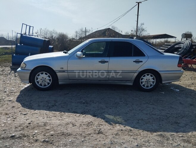 Mercedes C 200 2000, 372,232 km - 2.0 l - Salyan