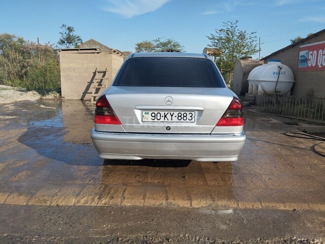 Mercedes C 200 2000, 372,232 km - 2.0 l - Salyan
