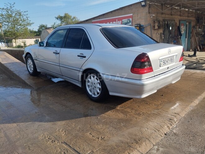 Mercedes C 200 2000, 372,232 km - 2.0 l - Salyan