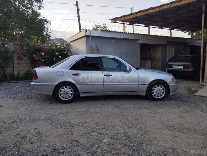 Mercedes C 200 2000, 372,232 km - 2.0 l - Salyan