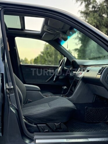 Mercedes E 220 d 2000, 360,000 km - 2.2 l - Sabirabad