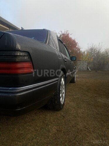 Mercedes E 220 1993, 486,000 km - 2.2 l - Kürdəmir