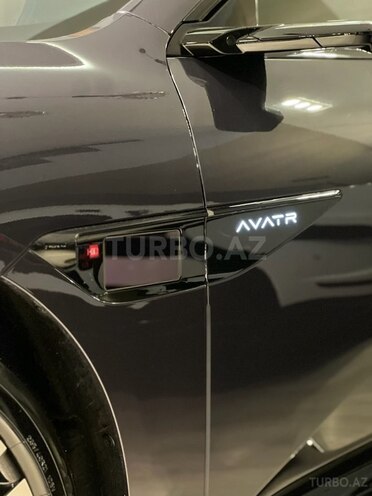 Avatr 12-8