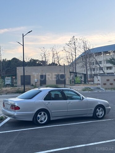 Mercedes E 240 2001, 350,000 km - 2.6 l - Sumqayıt