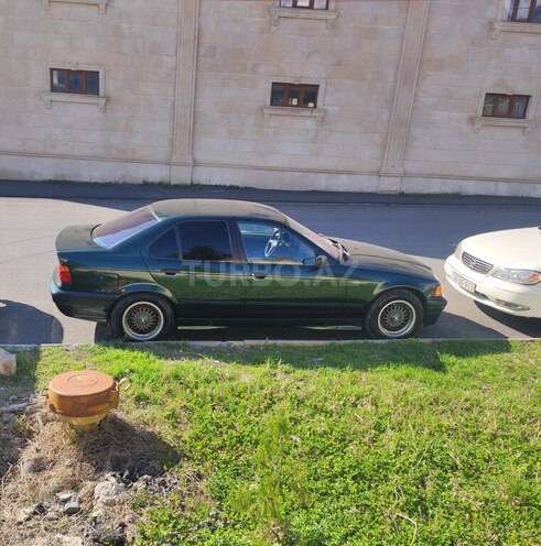 BMW 318 1993, 350,000 km - 1.8 l - Qax