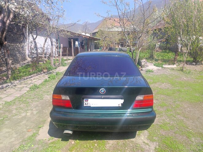 BMW 318 1993, 350,000 km - 1.8 l - Qax
