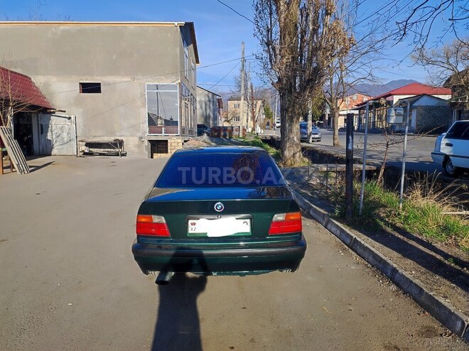 BMW 318 1993, 350,000 km - 1.8 l - Qax