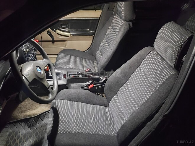 BMW 318 1993, 350,000 km - 1.8 l - Qax
