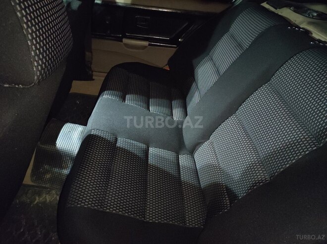 BMW 318 1993, 350,000 km - 1.8 l - Qax
