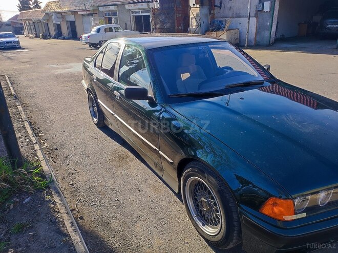 BMW 318 1993, 350,000 km - 1.8 l - Qax