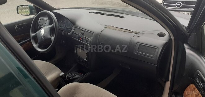 Volkswagen Bora 2000, 257,983 km - 2.0 l - Salyan
