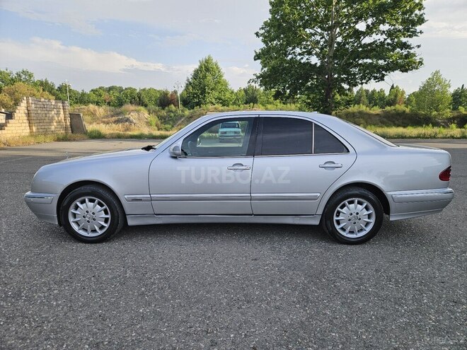 Mercedes E 220 d 2001, 335,000 km - 2.2 л - Bərdə