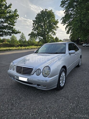 Mercedes E 220 d 2001, 335,000 km - 2.2 л - Bərdə