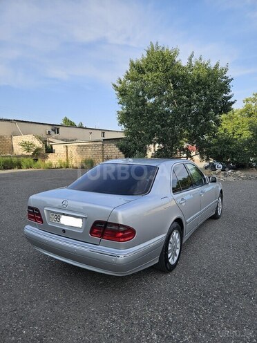 Mercedes E 220 d 2001, 335,000 km - 2.2 л - Bərdə
