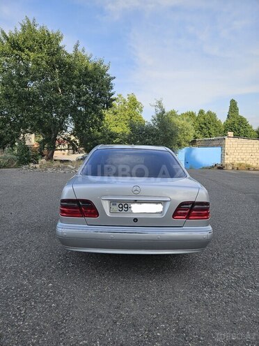 Mercedes E 220 d 2001, 335,000 km - 2.2 л - Bərdə