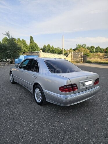 Mercedes E 220 d 2001, 335,000 km - 2.2 л - Bərdə
