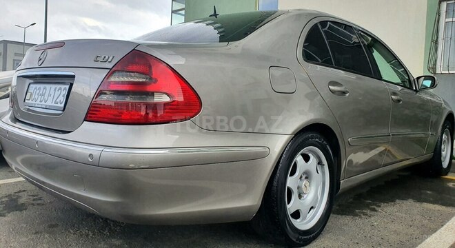 Mercedes E 220 d 2002, 319,500 km - 2.2 l - Bakı