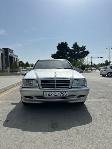 Mercedes C 200 2000, 330,000 km - 2.0 л - Bakı