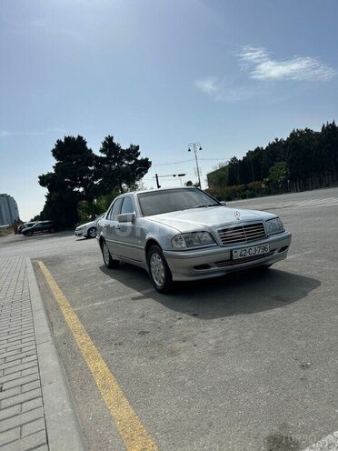 Mercedes C 200 2000, 330,000 km - 2.0 л - Bakı