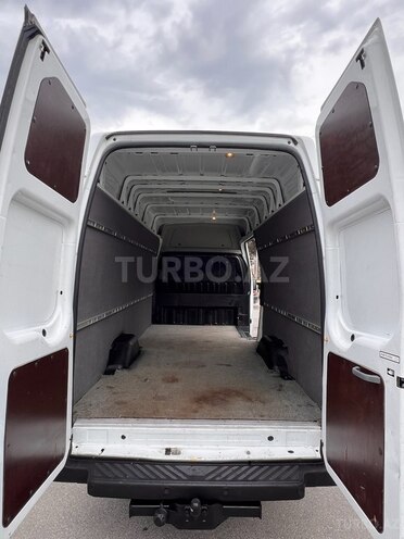 Ford Transit-7
