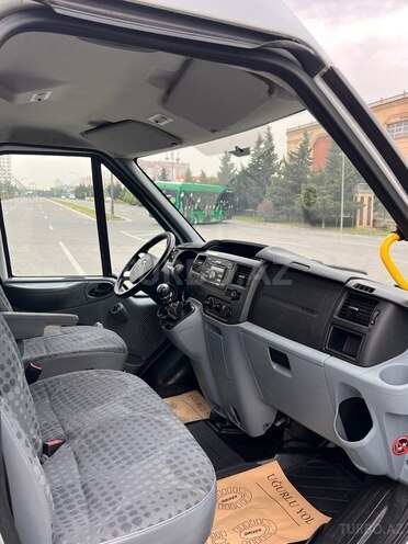 Ford Transit-11
