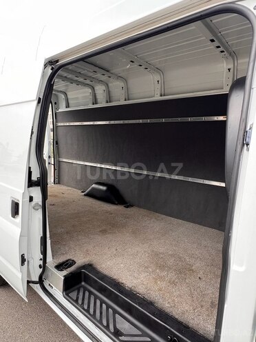 Ford Transit-8