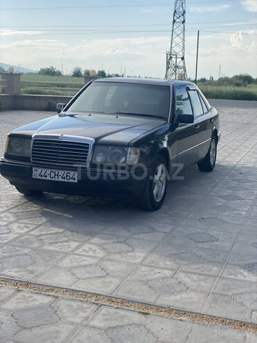 Mercedes E 250 1993, 365,214 km - 2.5 l - Qazax