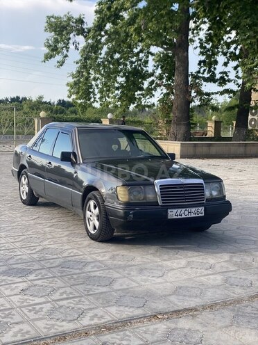 Mercedes E 250 1993, 365,214 km - 2.5 l - Qazax