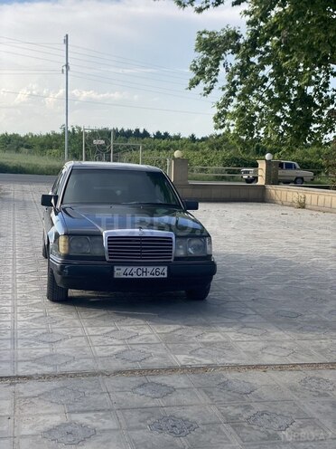 Mercedes E 250 1993, 365,214 km - 2.5 l - Qazax