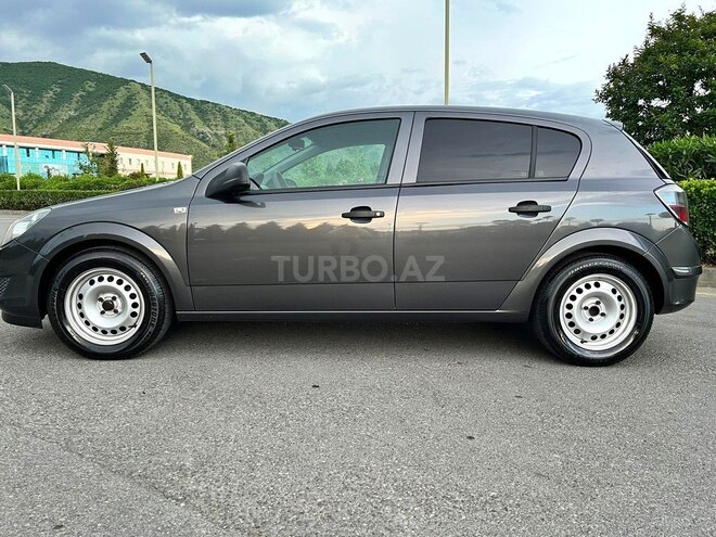 Opel Astra 2009, 116,800 km - 1.4 l - Şəki
