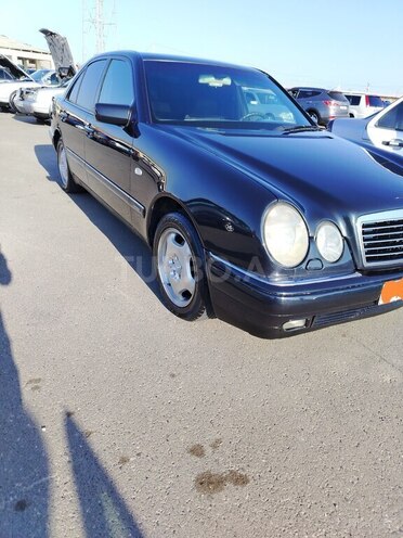 Mercedes E 240 1997, 368,000 km - 2.4 l - Bakı