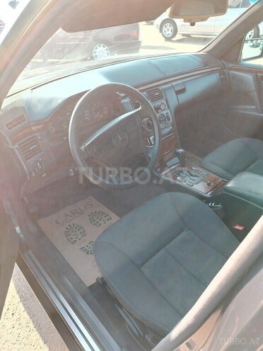 Mercedes E 240 1997, 368,000 km - 2.4 l - Bakı