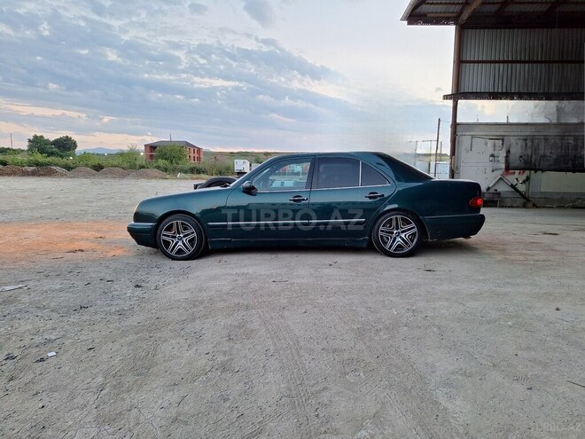 Mercedes E 240 1997, 250,000 km - 2.4 l - Masallı
