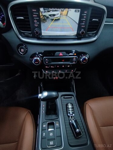 Kia Sorento-13